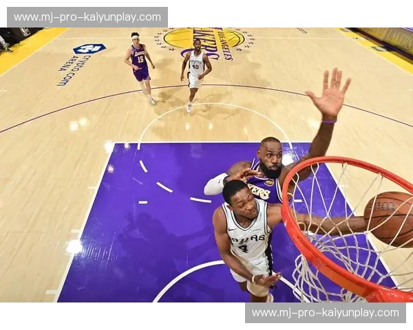 震撼！NBA战报：赛季惊天逆转，球迷疯狂热议