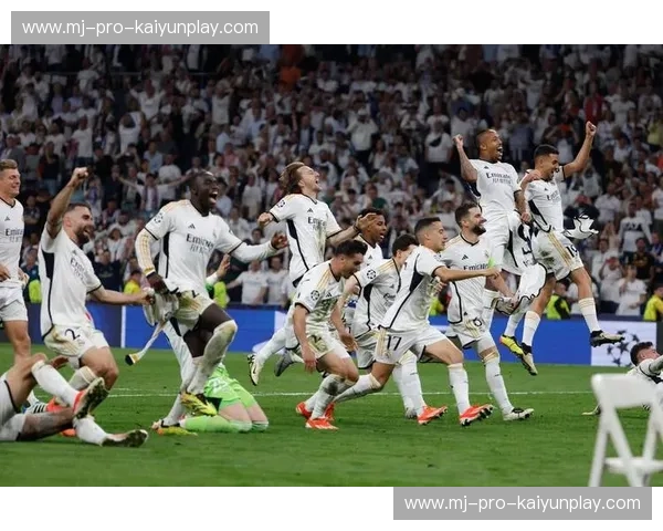 欧冠巅峰决战：皇马vs拜仁，豪门恩怨下的足球圣经，这一夜谁能封神？